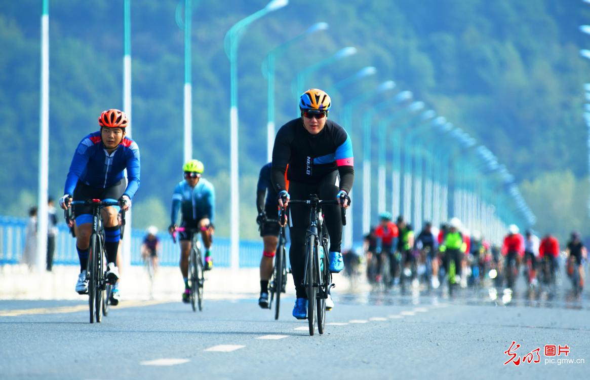 “慢行优先 畅骑海淀” 2023年海淀区三山五园骑行活动成功举办浩瀚体育(图1)