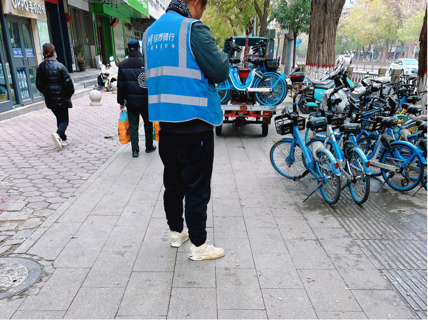 兰州城关区浩瀚体育开启雪后应急模式保障市民骑行安全(图2)